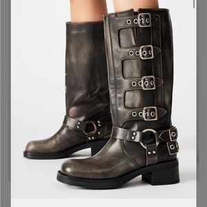 ~~SOLD~~Steve Madden Rocky Buckle Boots 8.5